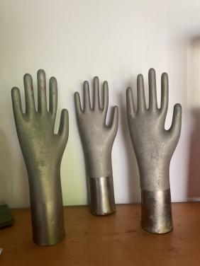 Metalen handschoenmal