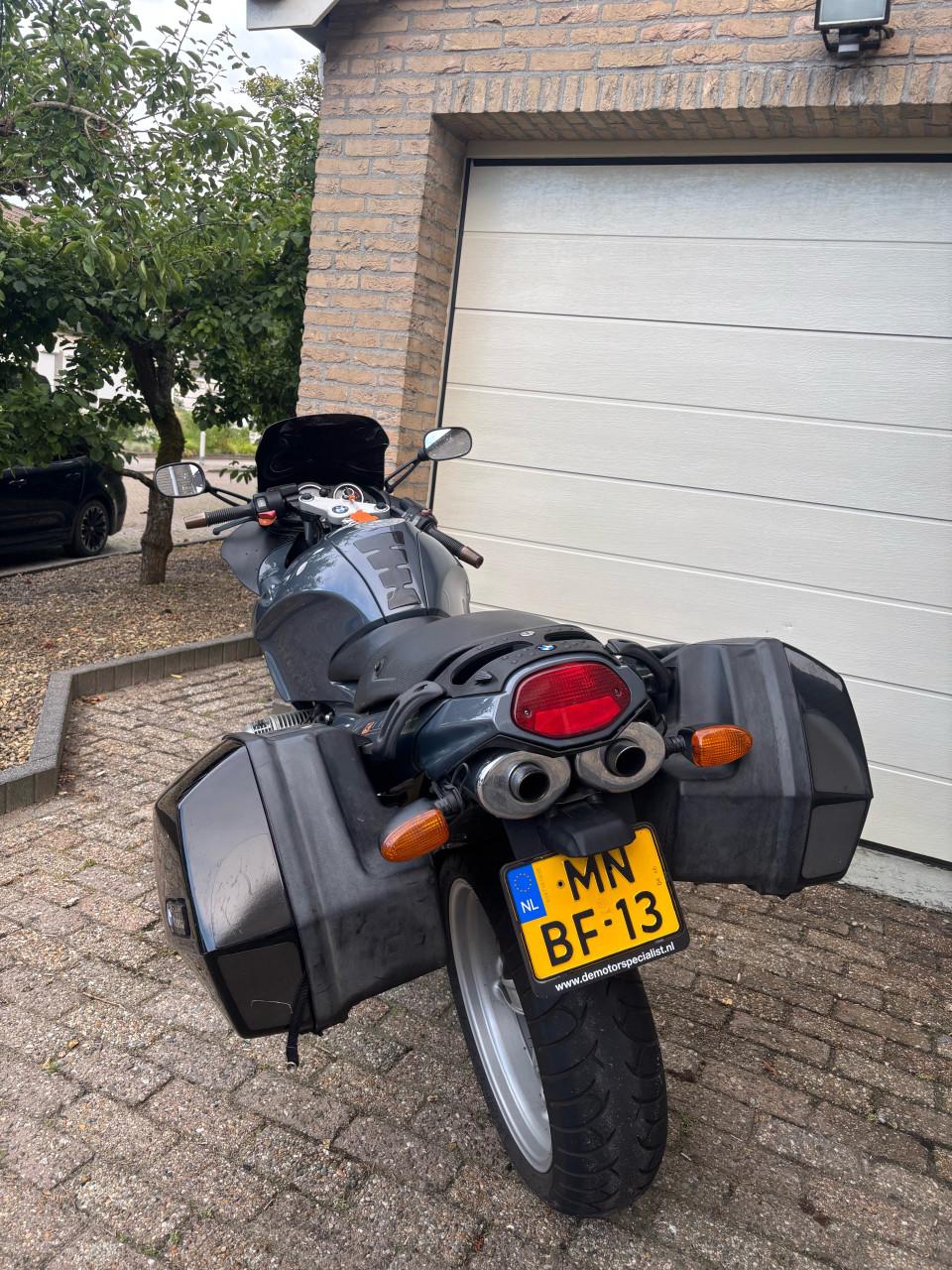 BMW r1100s