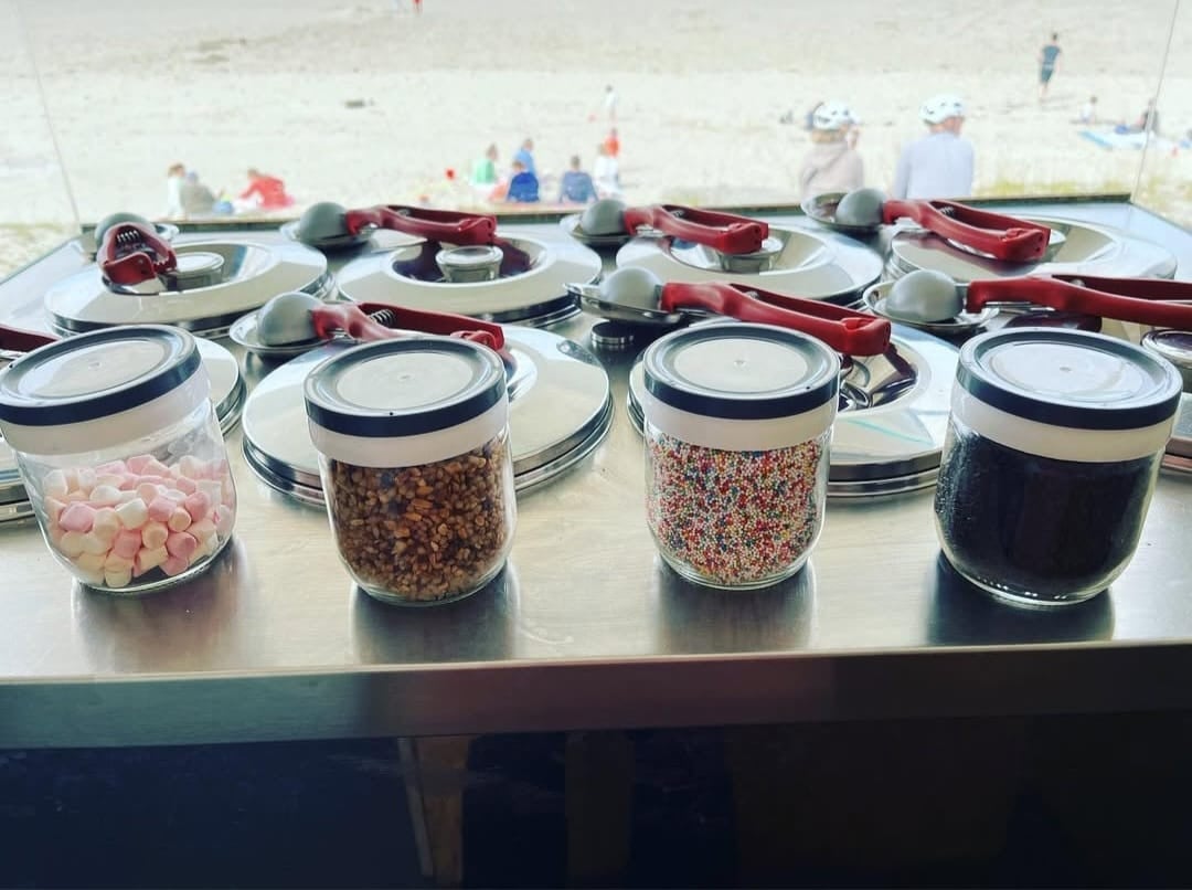 Foodtruck met hoogwaardige ijsvitrine