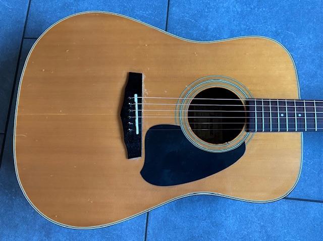 Ibanez gitaar voor.......