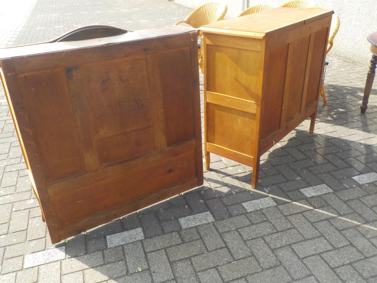 Antiek wandmeubel in goede staat 2 delig