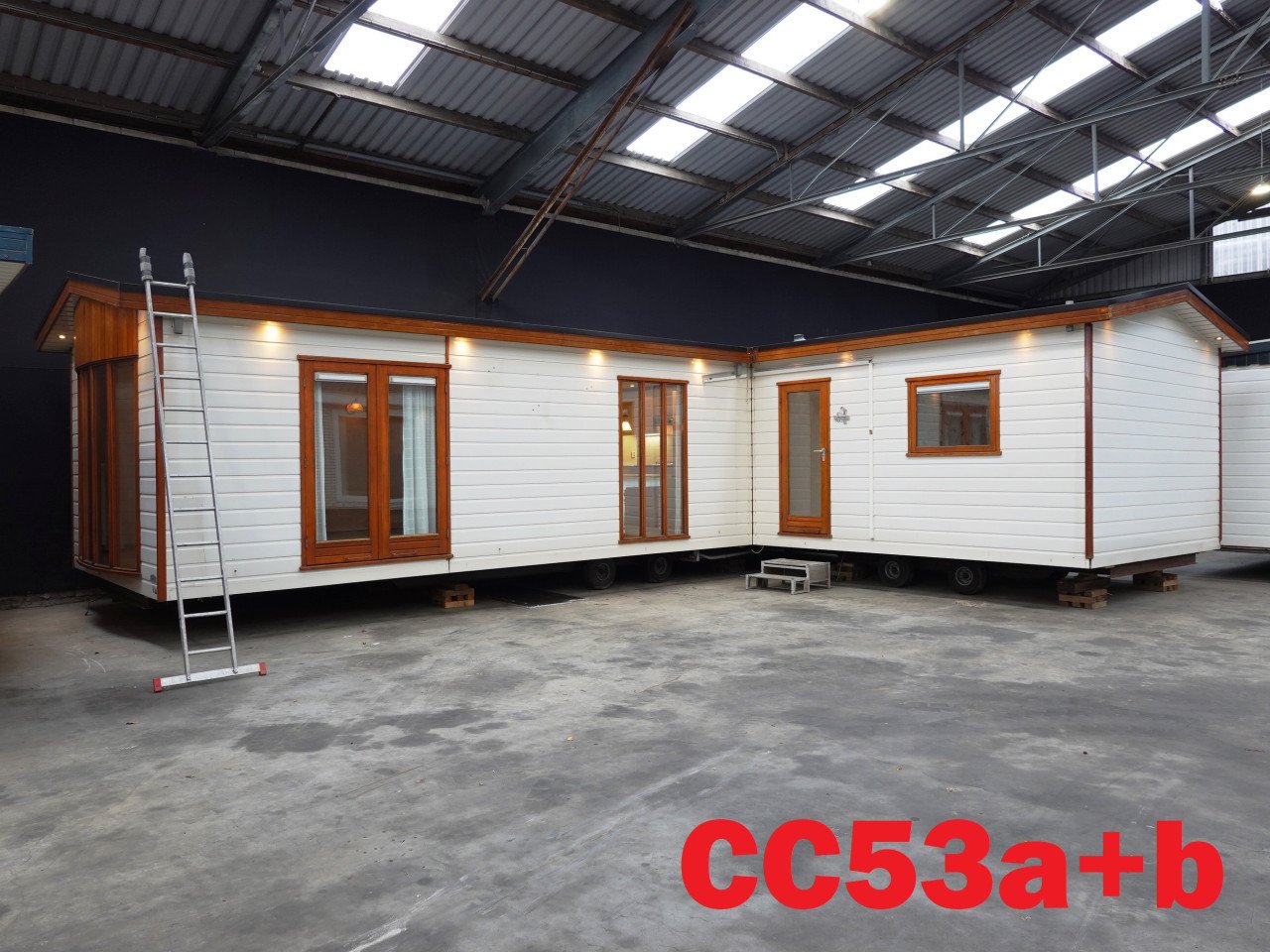 Div. stacaravans en chalets met dubbel glas en centrale verwarming te koop