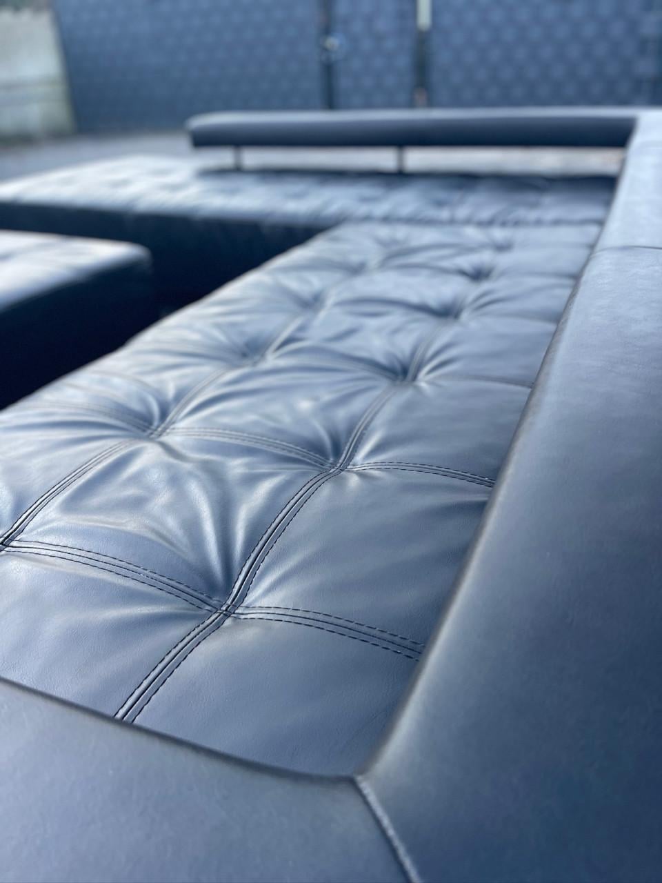 Montèl Cipriani zwart leren hoekbank met hocker en gratis levering