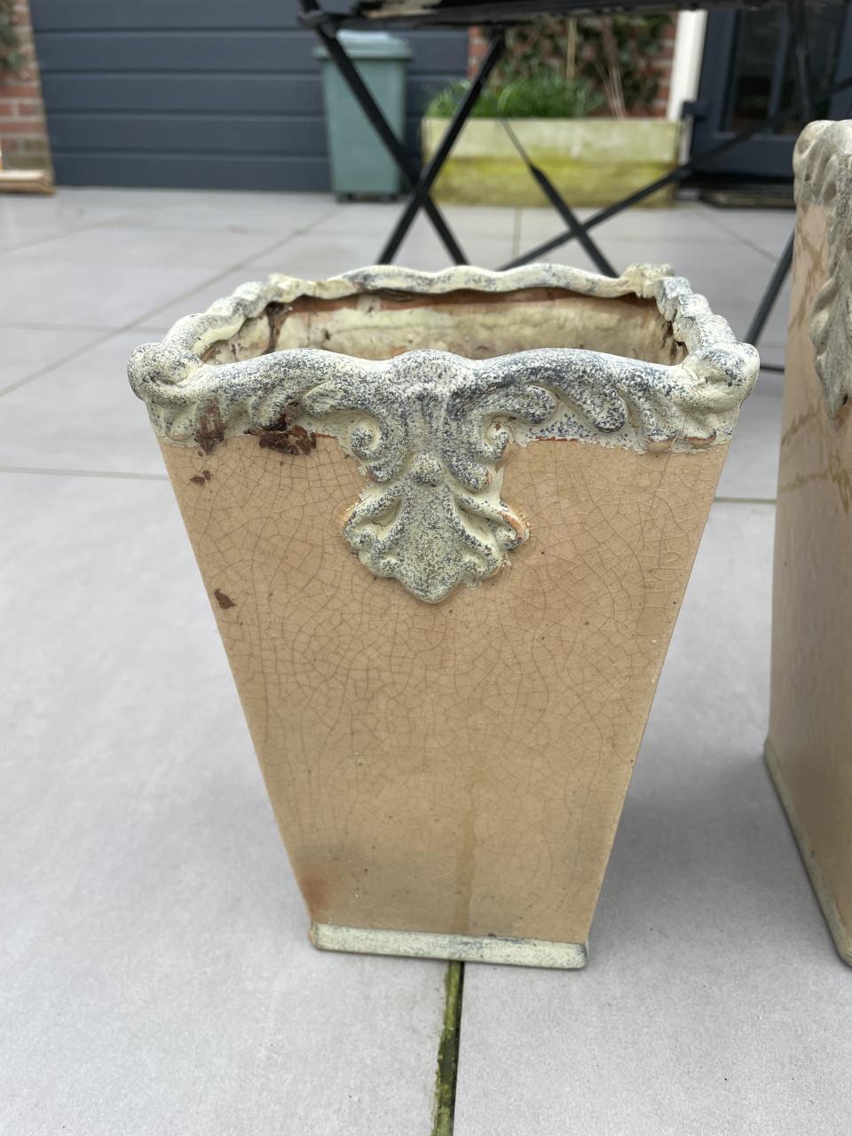 3 vintage bloempotten met decoratieve rand