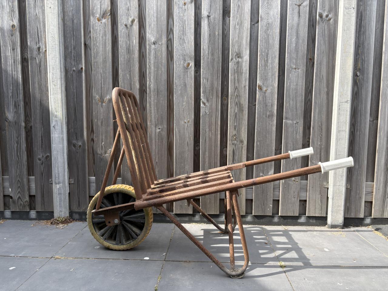 Kruiwagen en stenenwagen