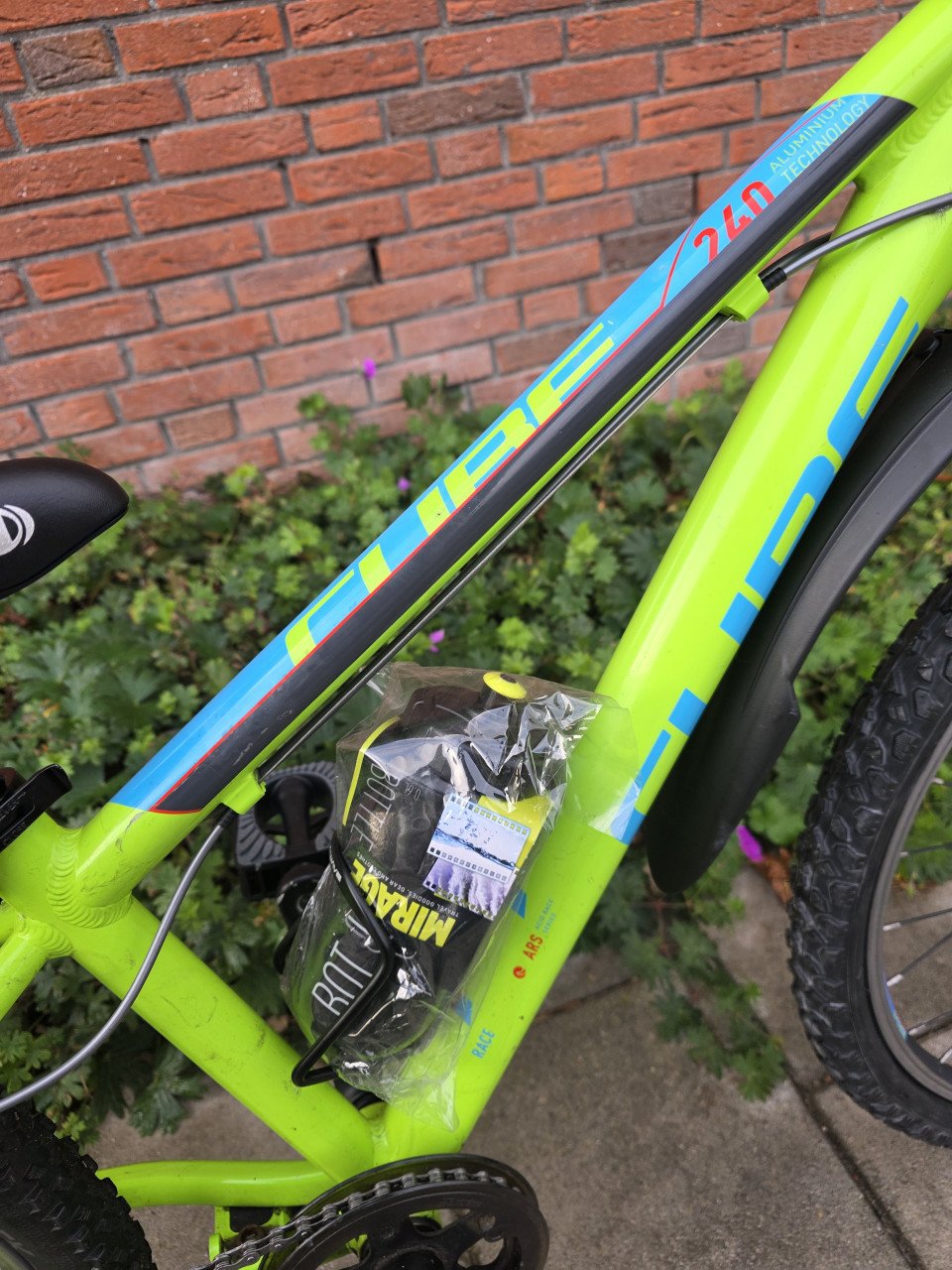 CUBE | RACE 240 | 24 INCH | FRAME 32 CM | 7 V | NETTE STAAT!