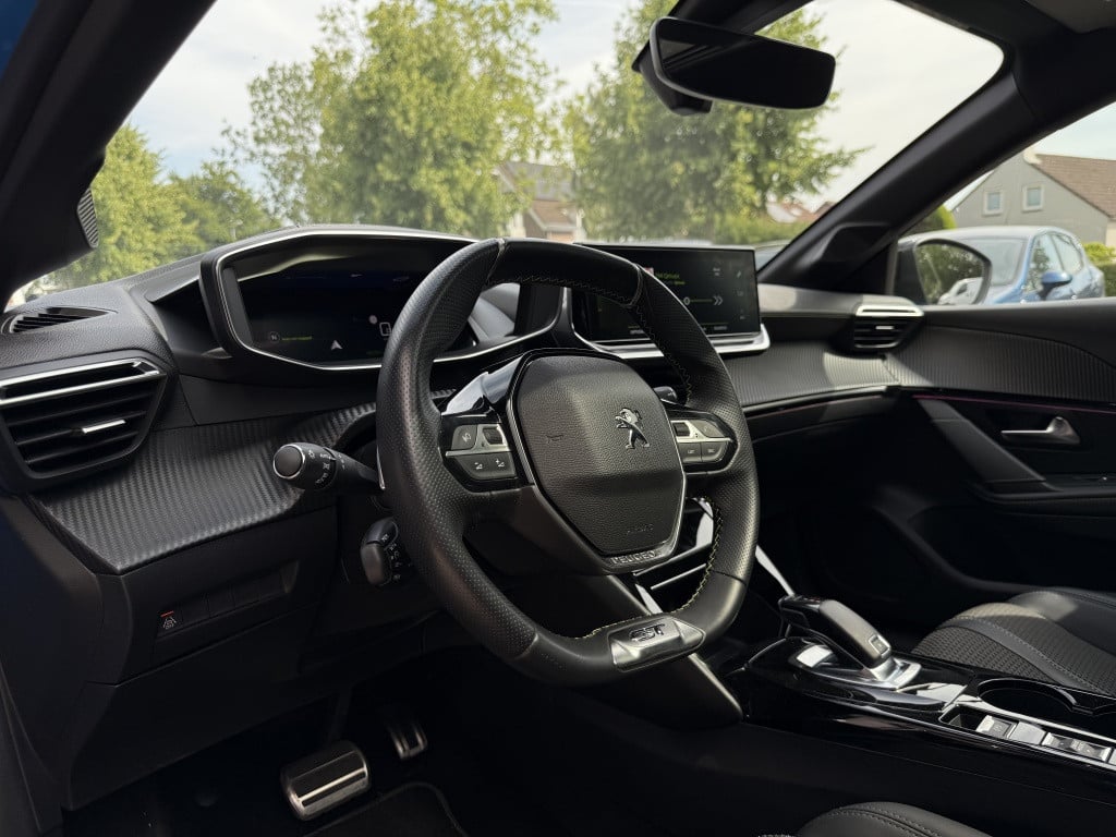 Peugeot 208 1.2 puretech gt // automaat // panoramadak //