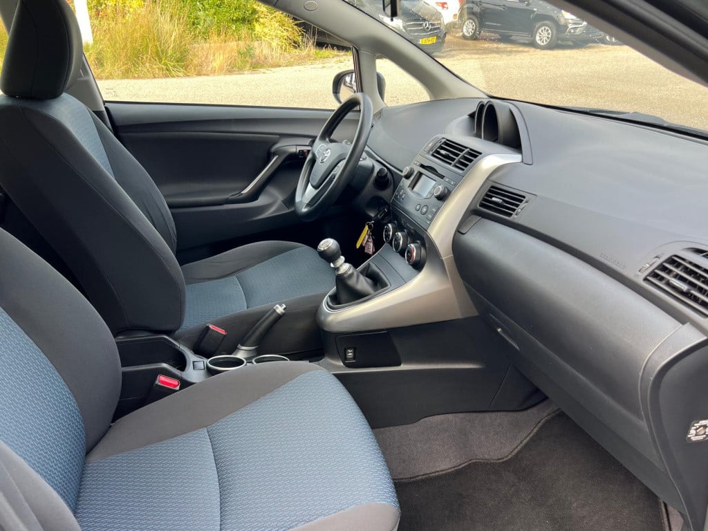 Toyota Corolla Verso 1.6 vvt-i comfort | trekhaak | park. sensoren | 100% d