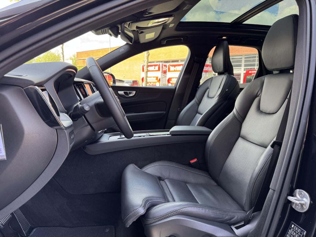 Volvo XC60 2.0 t6 plug-in hybrid awd plus black edition | trekhaak uitklapb