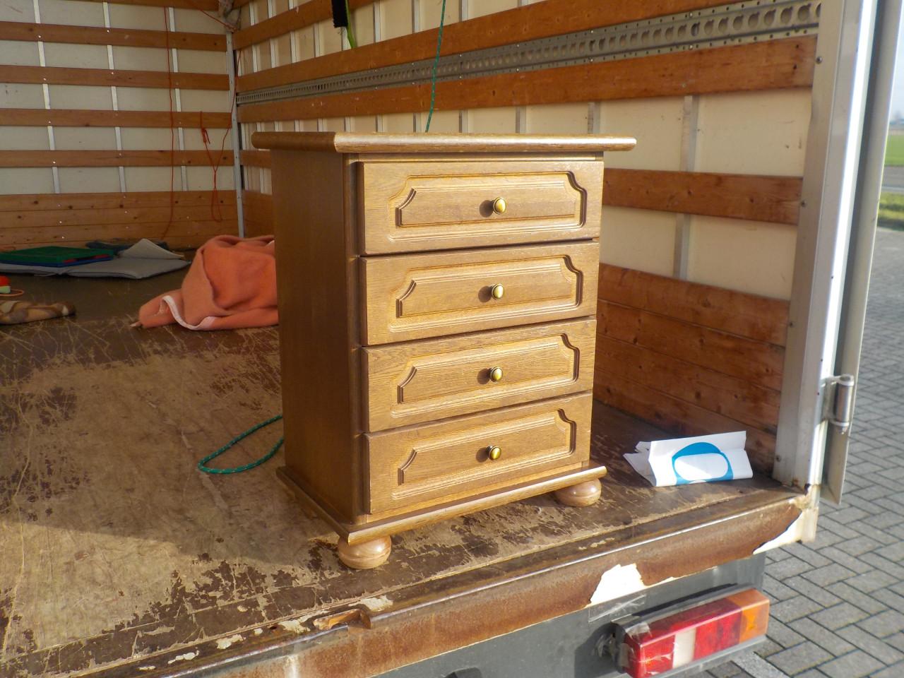 Eiken 4  ladekast in zeer goede staat