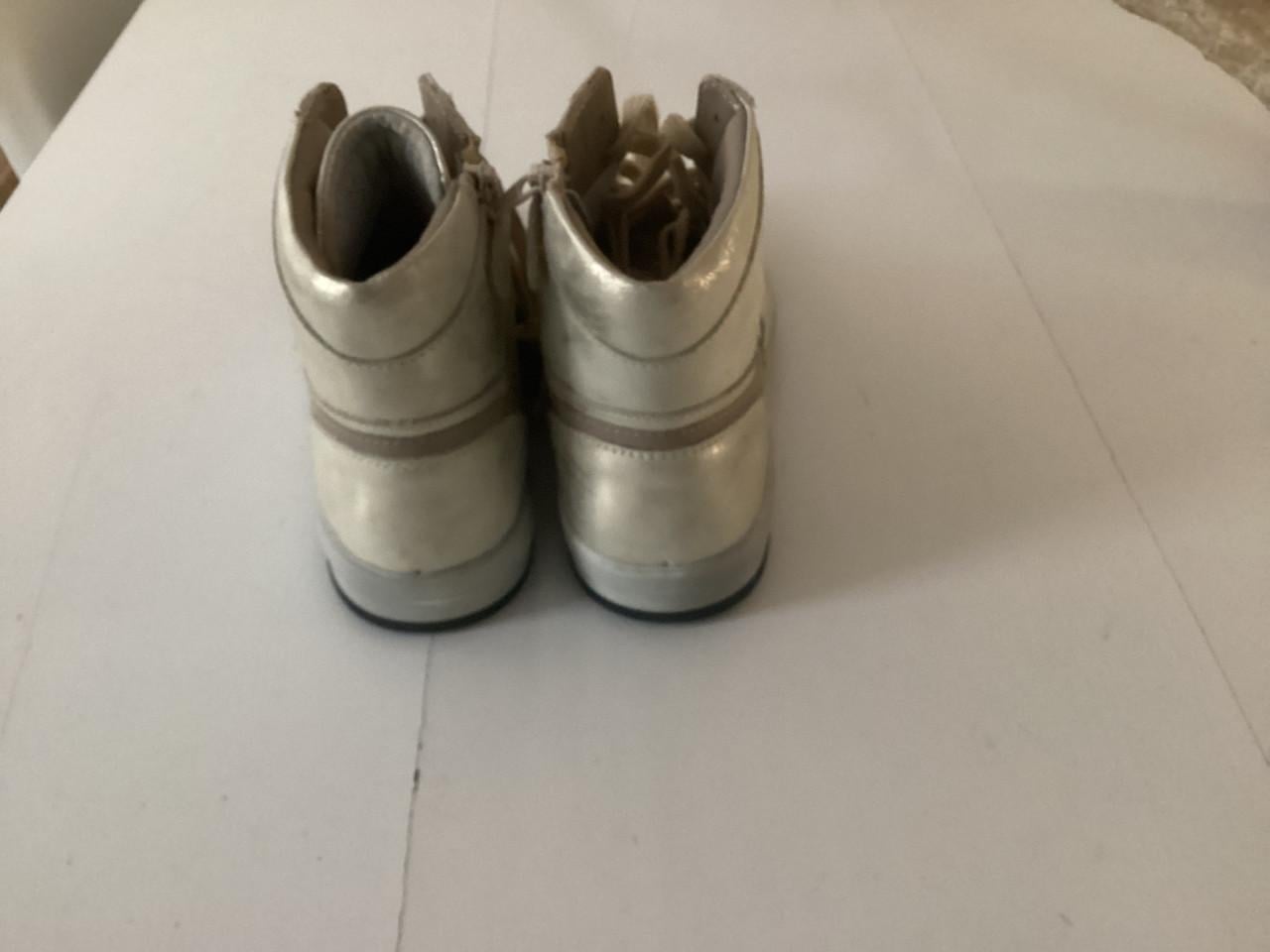 Splinter nieuwe leren sneakers  maat 38 zilver kleur