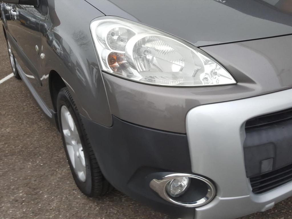 Peugeot Partner 1.6vti-110pk tepee outdoor zenith-dak | trekhaak | panorama