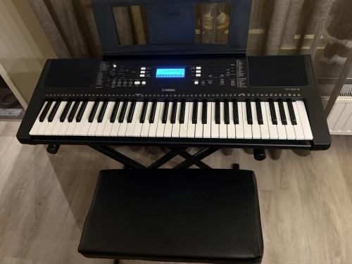 Yamaha PSR-E373 Keyboard