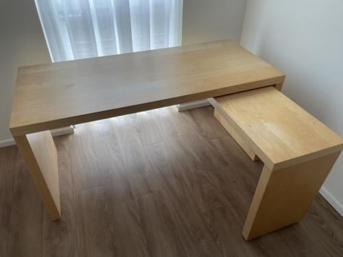 Naaimeubel met uittrekbaar deel