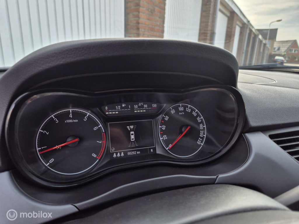 Opel Corsa 1.4 volautomaat / stuur- & stoelverwarming / camera