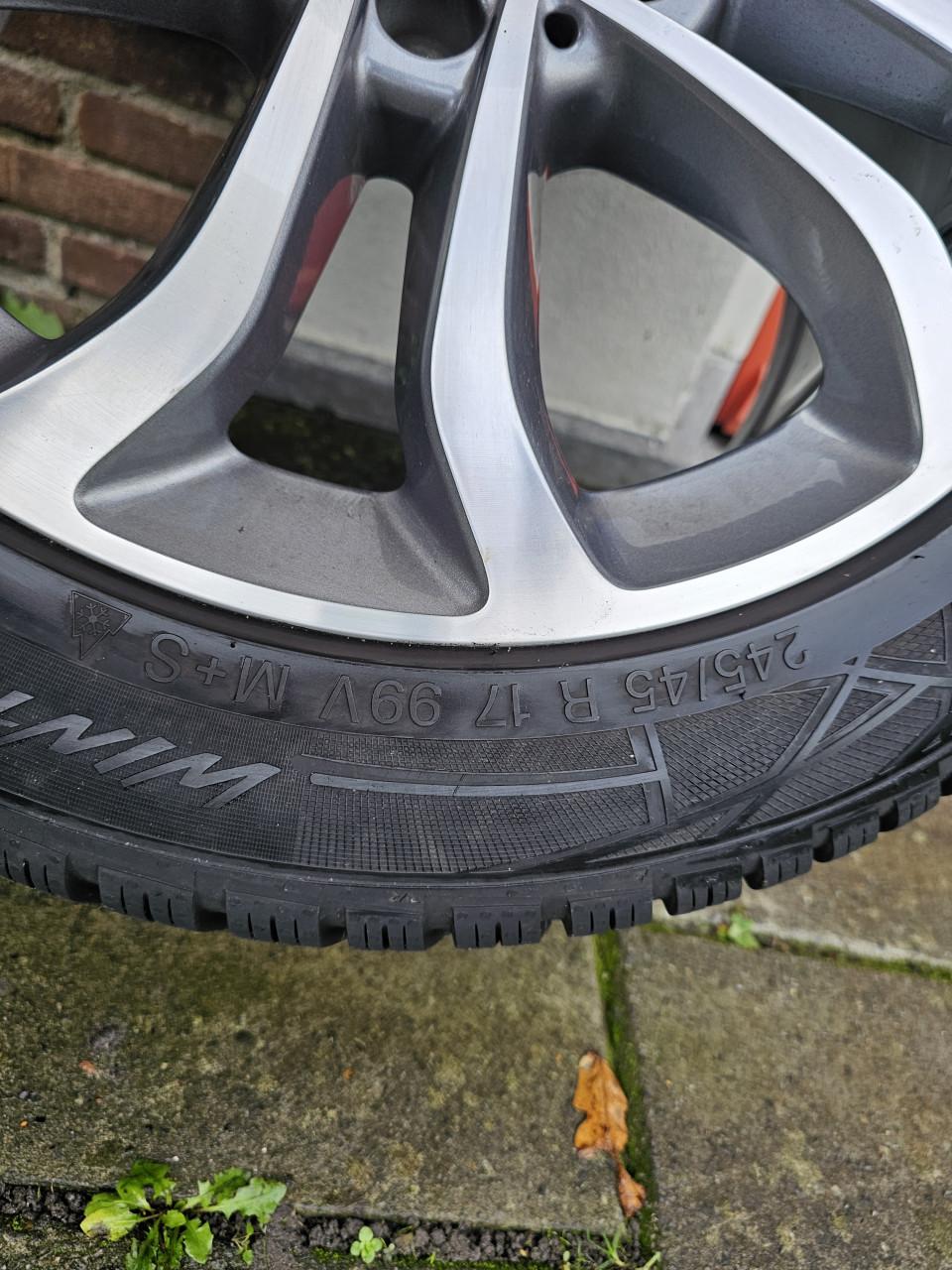 17" Mercedes Breedset Winterbanden + TPMS | Vredestein