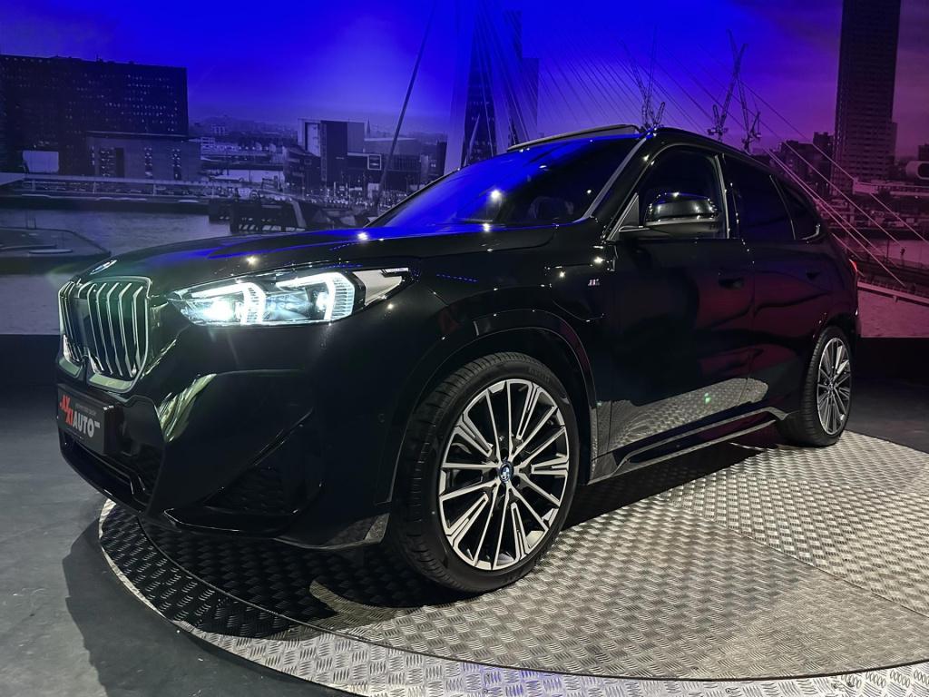 BMW X1 xdrive25e m-pakket *pano*hud*360camera*driveass*20 inch*