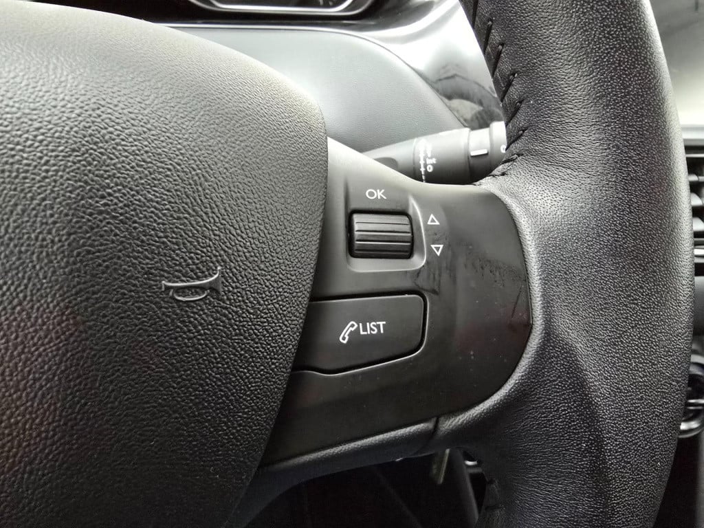 Peugeot 208 occasion met cruisecontrol en veel ruimte ook achterin | tweede