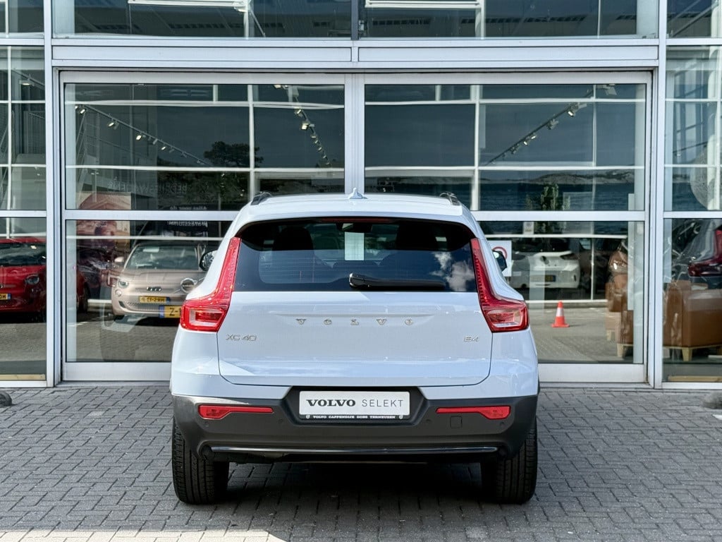 Volvo XC40 b4 197pk plus dark |adap.cruise| trekhaak | camera| elektrische