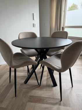 Ronde tafel met 4 stoelen