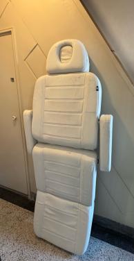 Behandelstoel en krukje