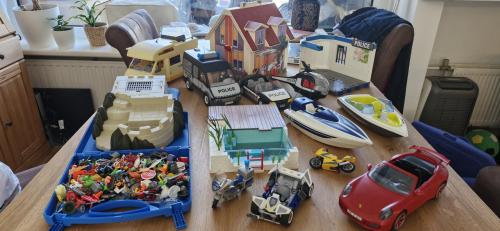 GERESERVEERD Twee dozen vol playmobil