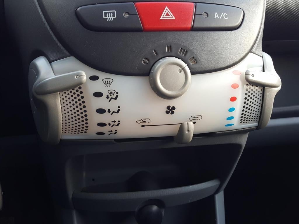 Citroen C1 1.0i 68pk 5d ambiance airco | radio/cd-speler | stootstrips | ni