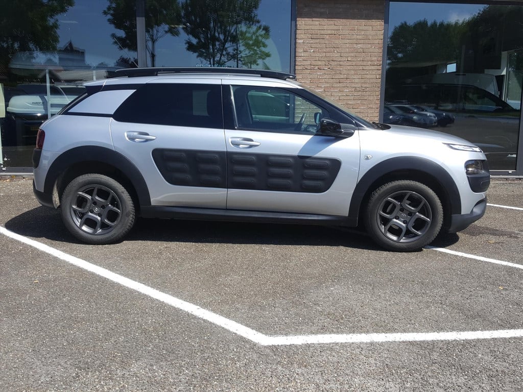 Citroen C4 Cactus vti 82pk airdream shine etg5 automaat navigatie | trekhaa