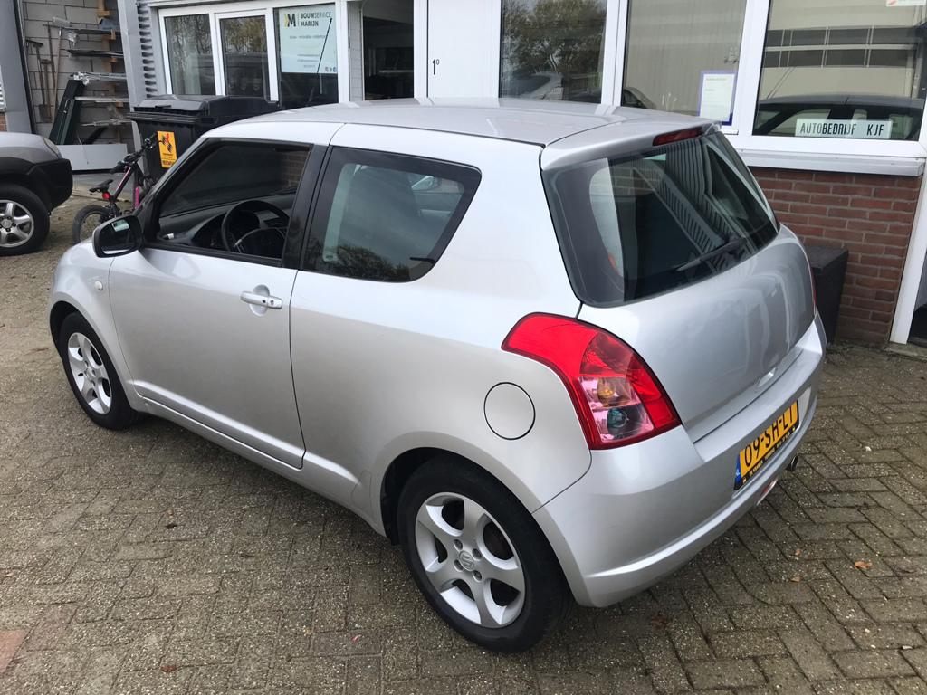 Suzuki Swift 1.3 exclusive