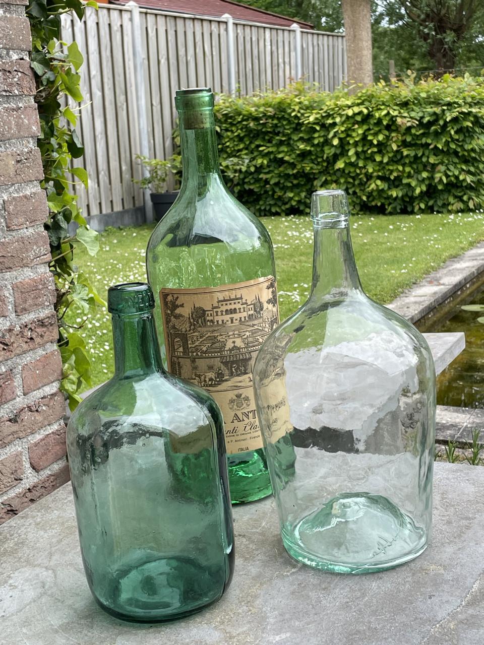 Oude gist/wijnflessen