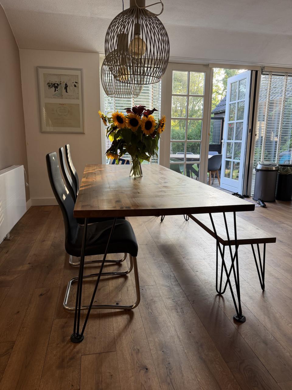 Tafel en bijpassende bank van Allon Dery