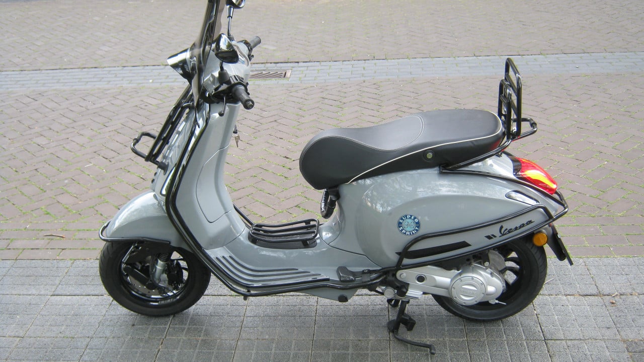 TE KOOP  VESPA SPRINT NARDO IGET UIT 2019 VOOR 2250 EURO