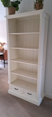 Stijlvolle witte open kast