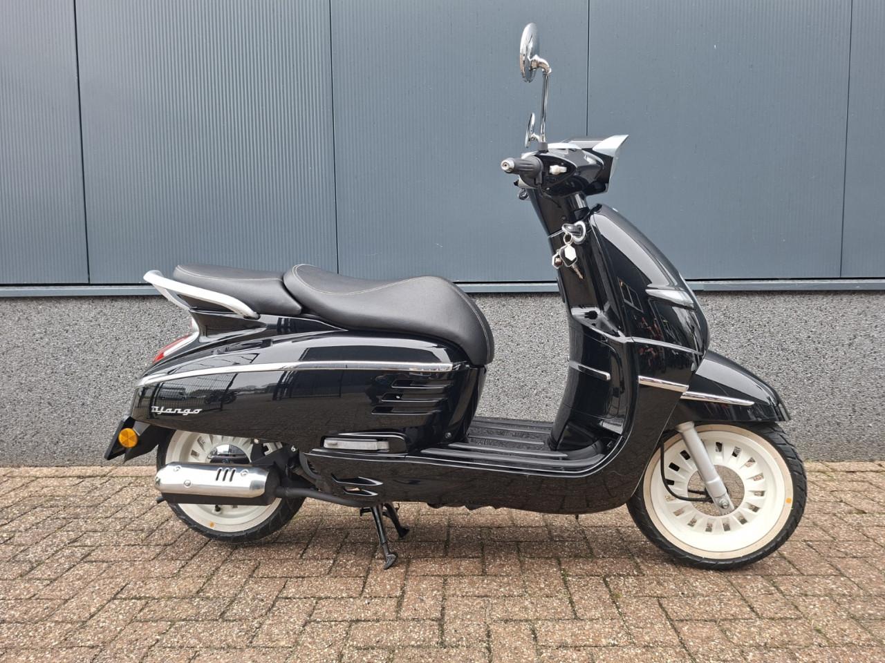 Peugeot Django zwart 45 km/h Incl. garantie