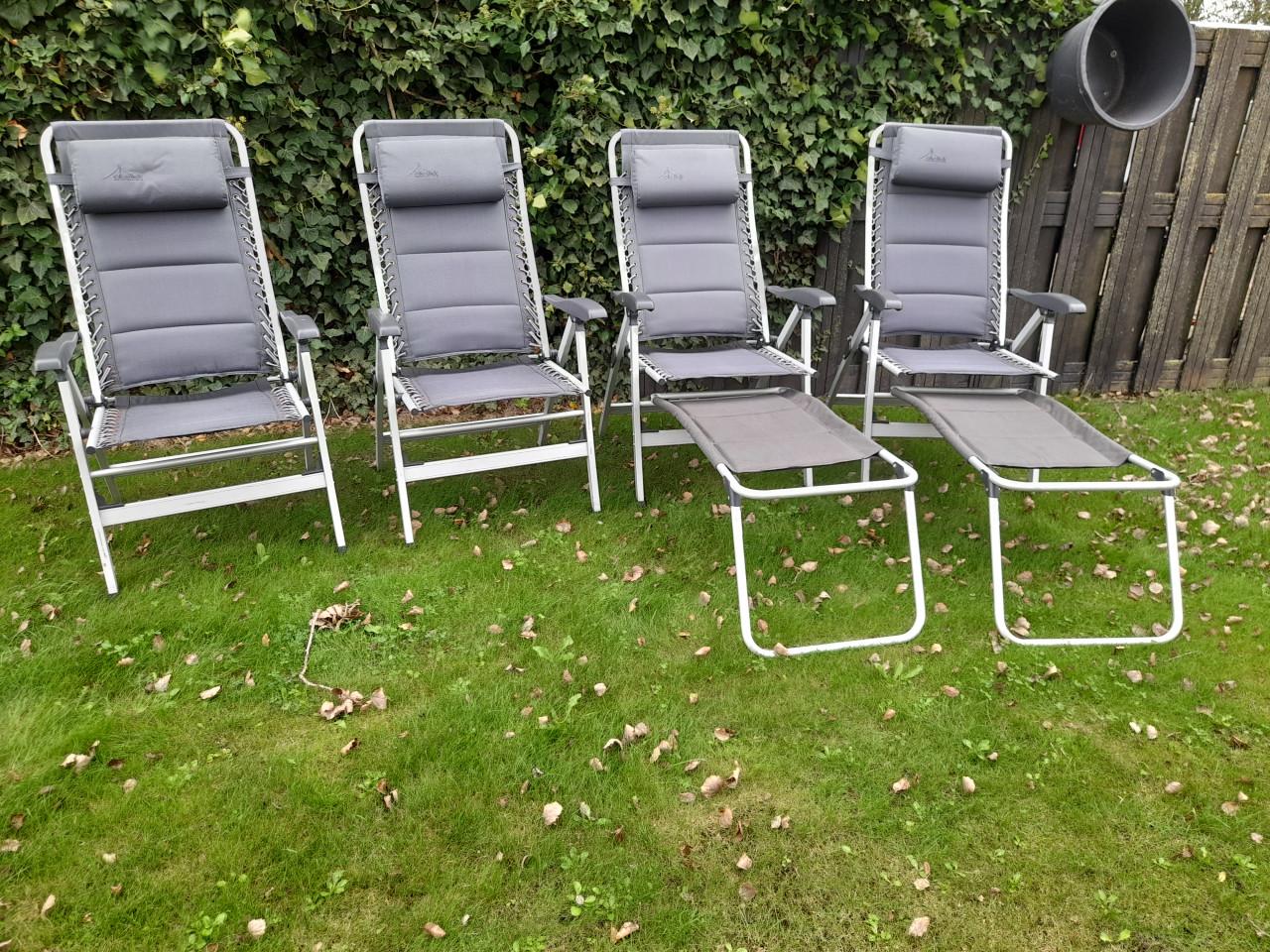 4 Obelink stoelen (prima staat alleen de ringen gaan roesten)per stuk €7,50