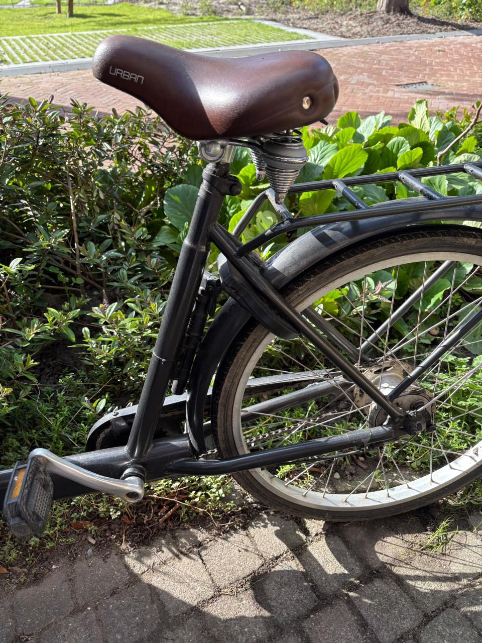 Een mooie Babboe Big Bakfiets met Regentent en Opberghoes