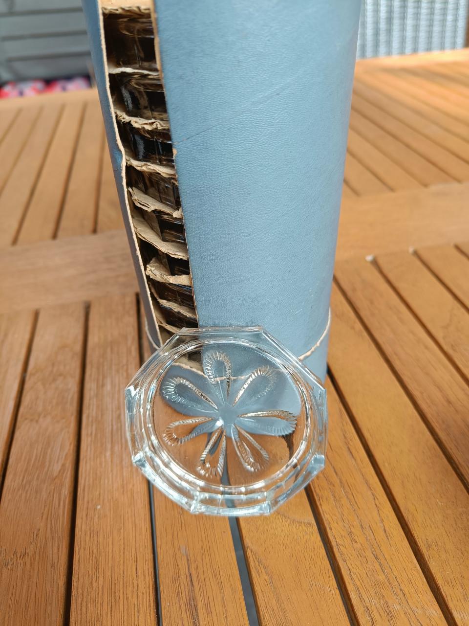 12 onderzetters gegraveerd glas