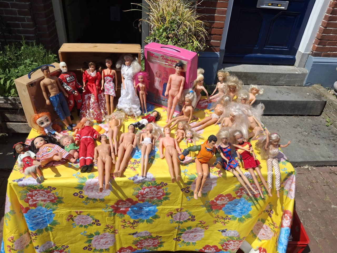 Partij Barbies, Kens en koffertje