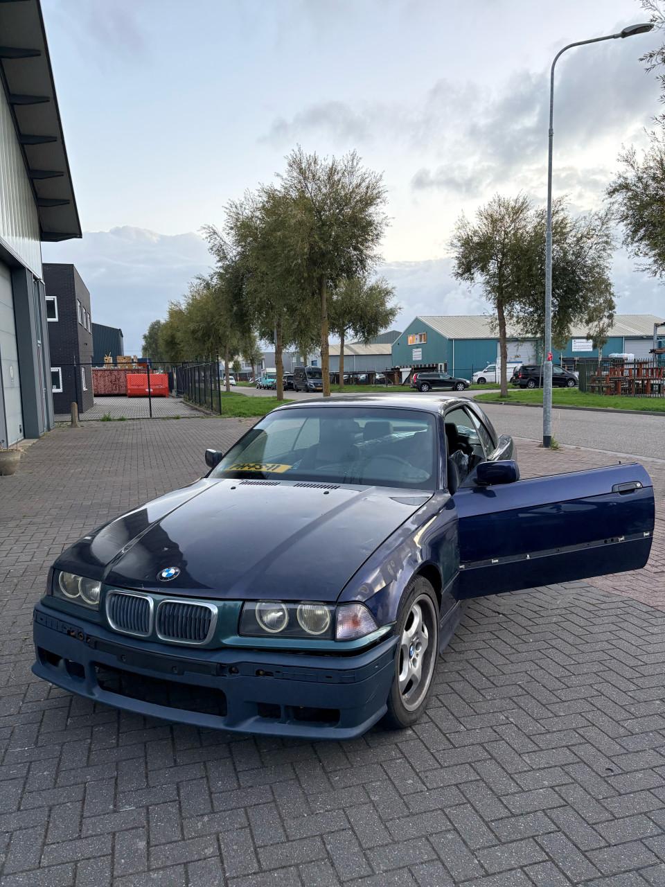 BMW 3-Serie 2.0 I 320 Cabriolet 1996 Blauw PROJECT