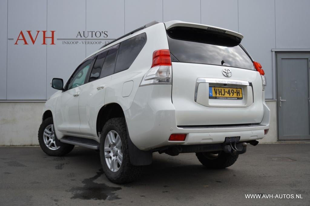 Toyota Land Cruiser 3.0 d-4d-f lx window van