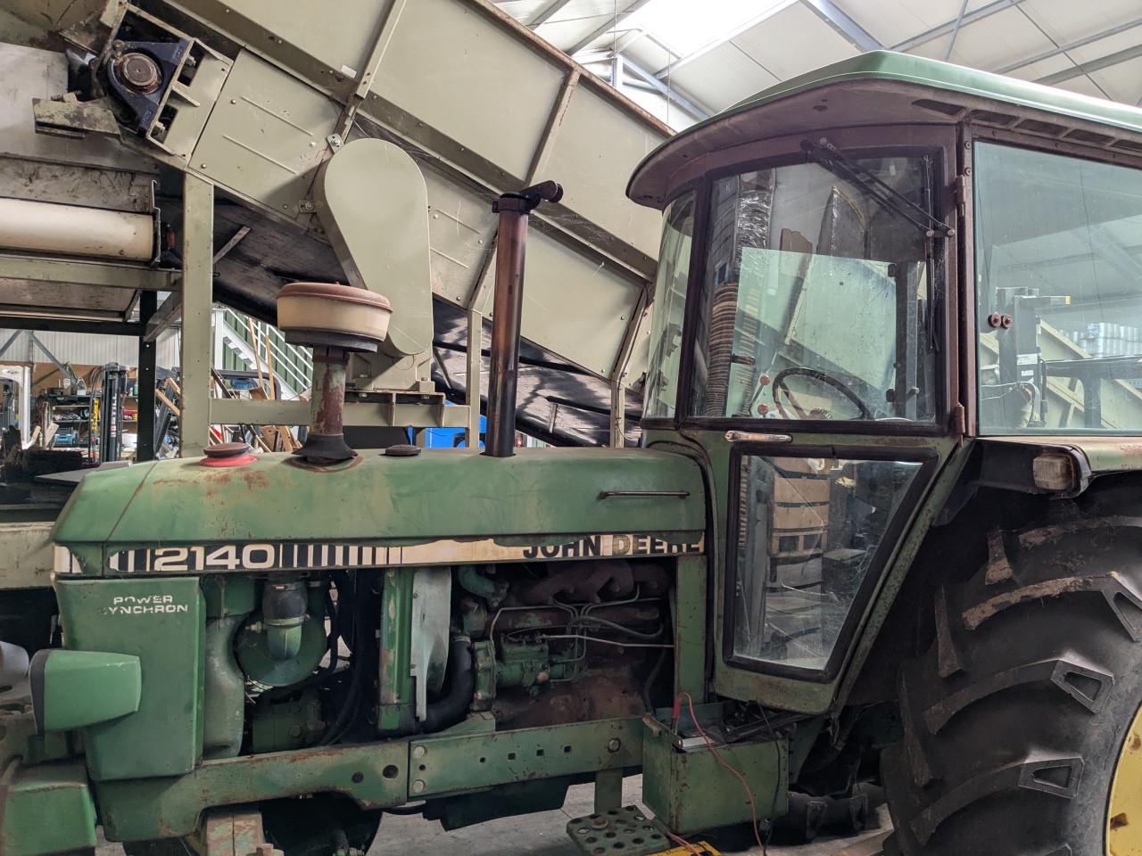 John Deere tractor 2140