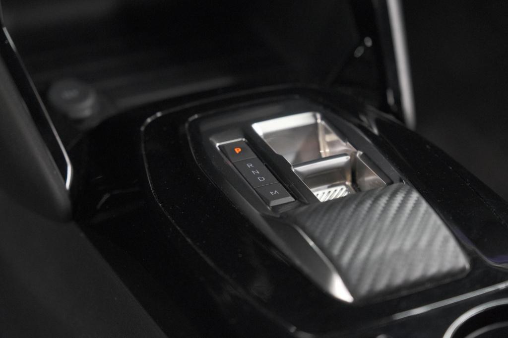 Peugeot 2008 1.2 hybrid 145 gt | camera | apple carplay | parkeersensoren