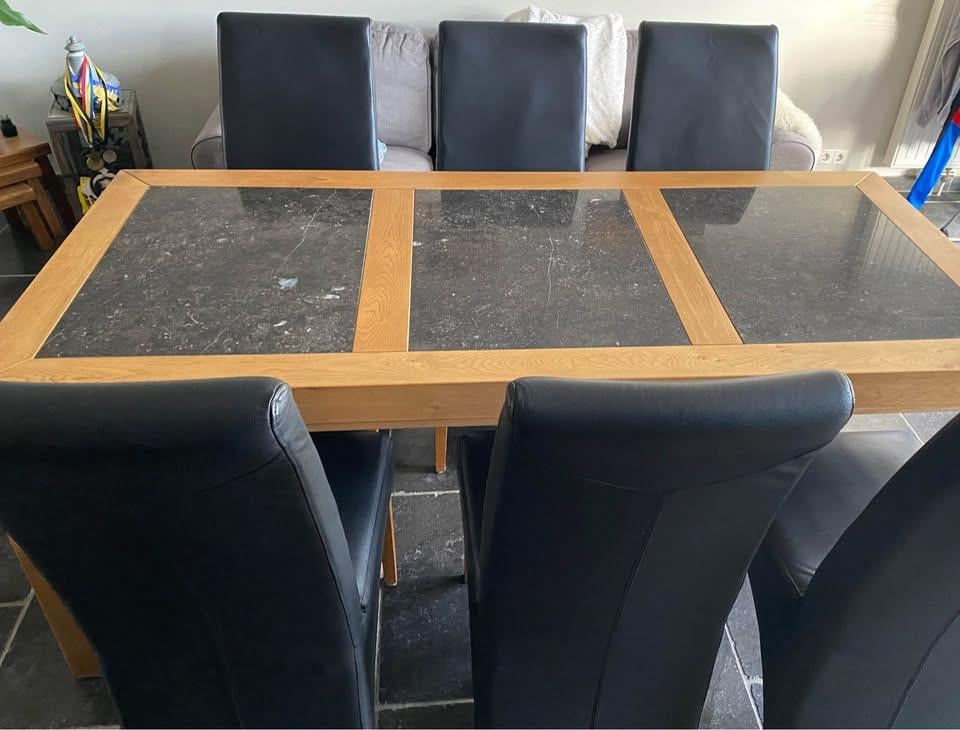 Eetkamer tafel + 6 lederen stoelen