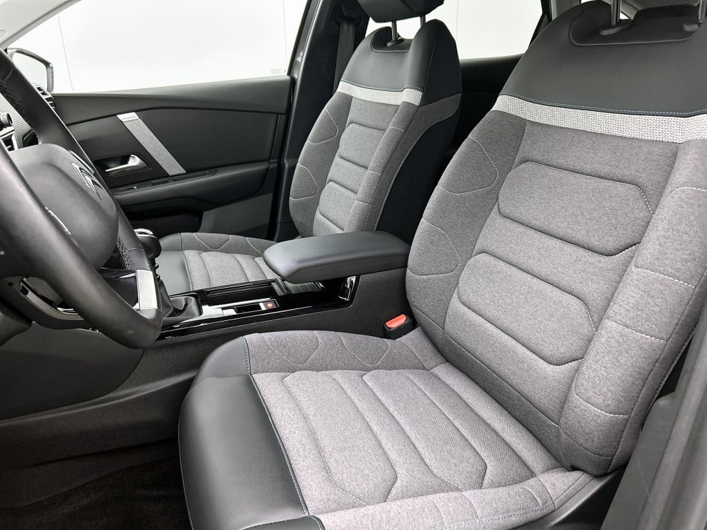 Citroen C4 130 pk feel pack | rijklaar | trekhaak | winter pack