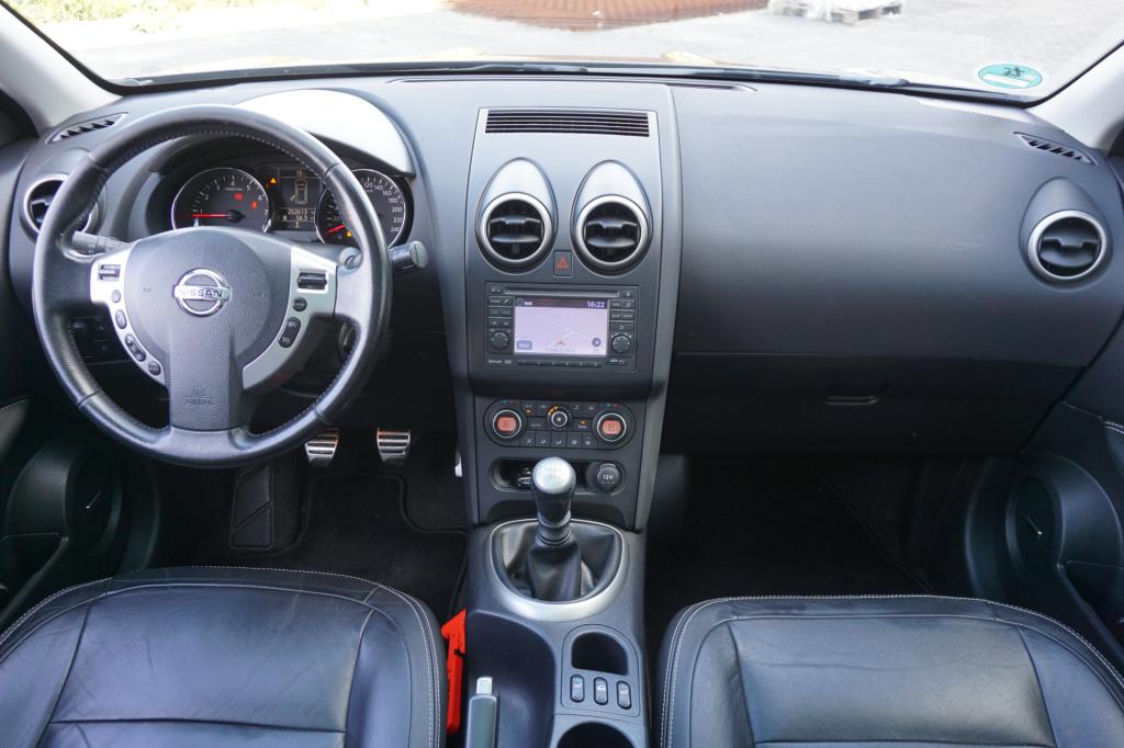 Nissan Qashqai 2.0 tekna airco / navi / cruise / camera / pano / stoelverw.