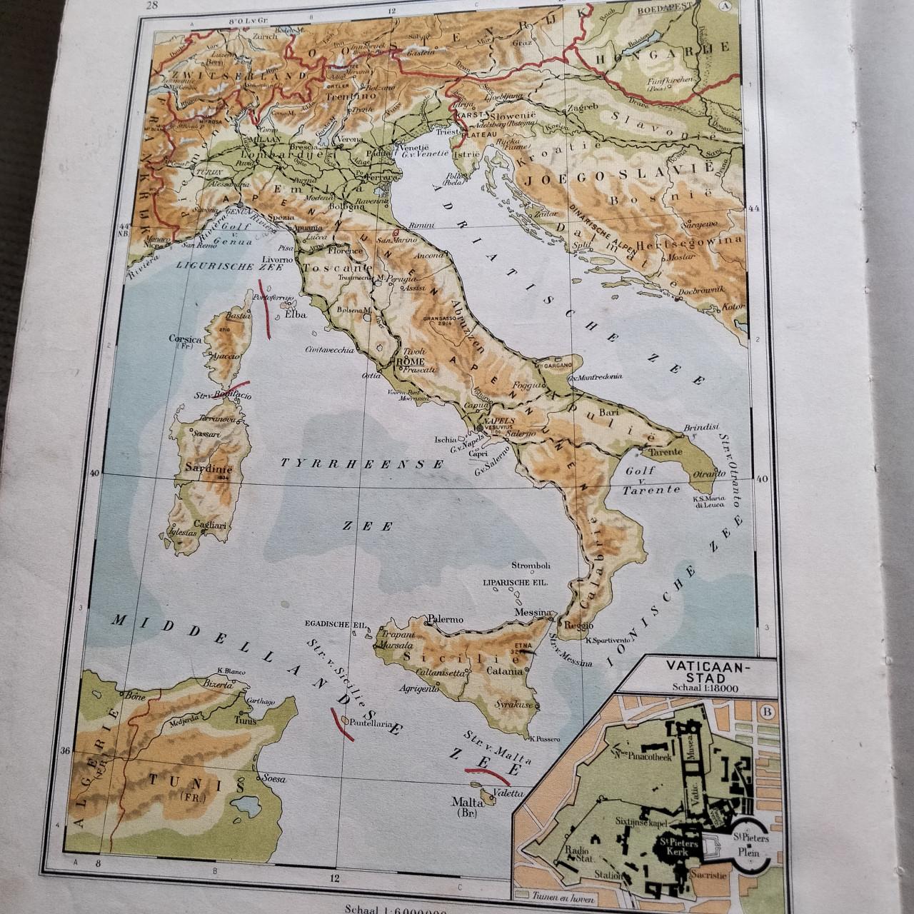 Kleine schoolatlas der gehele aarde.