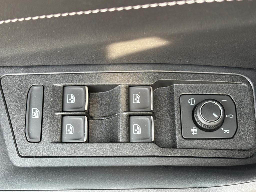 Volkswagen T-roc 1.5 tsi 150pk 7-dsg r-line|camera| dodehoek|carplay|led| r