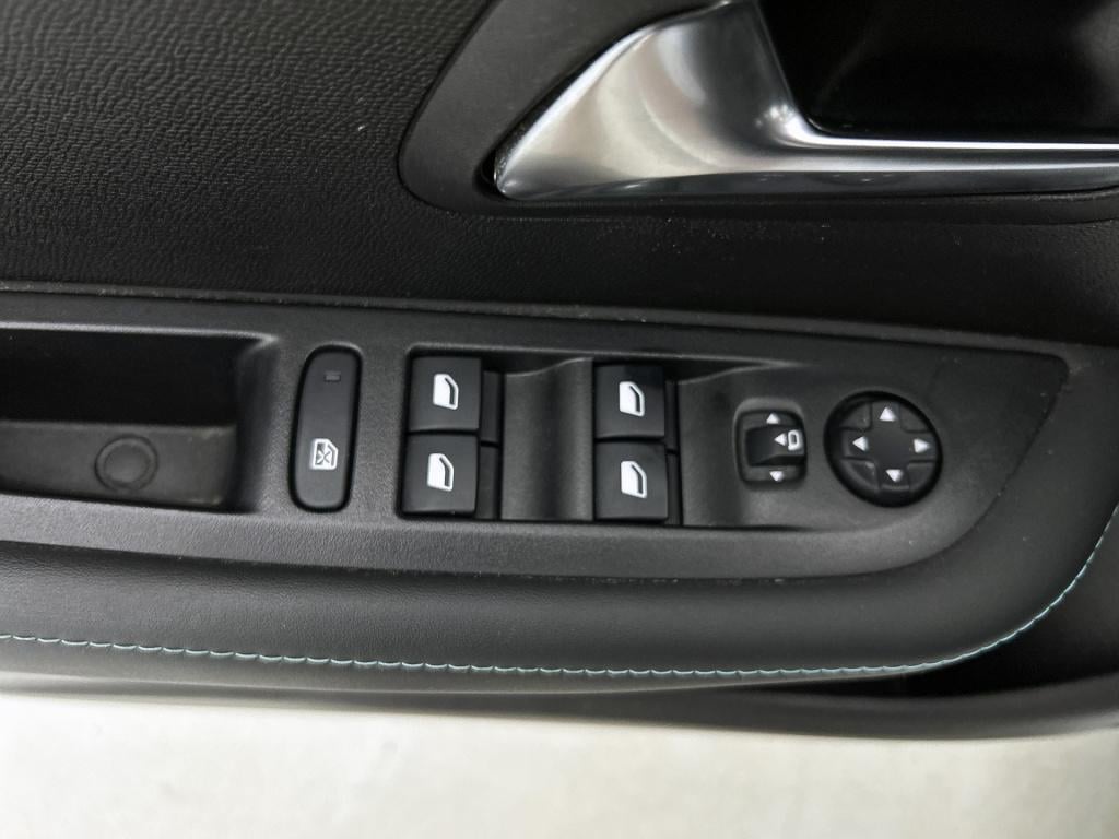 Peugeot 208 100 pk allure pack | rijklaar | keyless entry | camera | stoelv