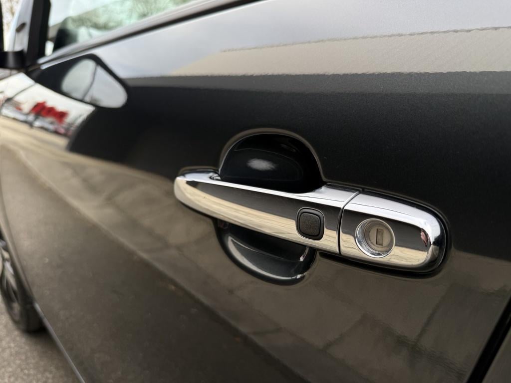 Peugeot 108 1.0 e-vti allure // apple carplay // android auto //