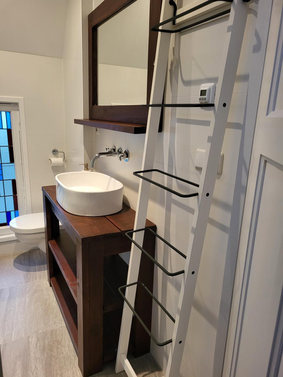 Robuust Hardhouten Badkamermeubel - incl. kraan en wasbak